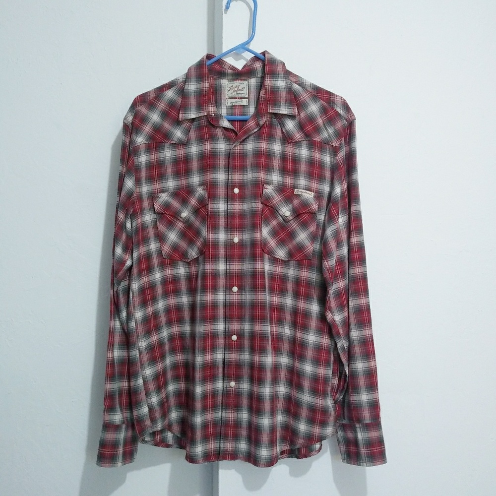 Lucky brand Men buttondown shirt
size Medium
